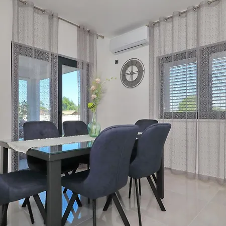 Holiday home Artemis Zadar